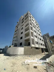  4 شقة عظم 170 متر مع حديقة ومدخل خاص ومصف متصل _ شبه فيلا في عمارة في موقع خرافي