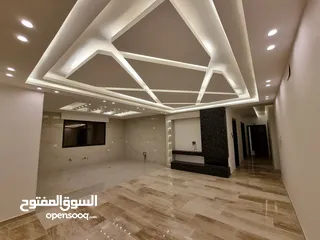 4 بالاقساط شقق فاخرة 220م في دير غبار – إطلالة – تدفئة تحت البلاط – تشطيب فيلل
