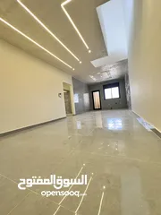  19 شقة فاخره طابق اخير مع روف بمساحة 205م للبيع في اربد مجمع عمان الجديد مقابل صالة مسايا