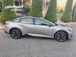  13 تويوتا Bz3X بطارية كبيرة فل مع فتحة