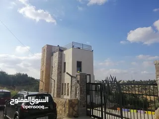  25 فيلا سكنيه بالسلط للبيع زي وادي الحمامرة واصل جميع الخدمات ومنطقة هادئة قريبة من الاسواق