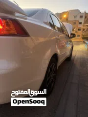  8 للبيع لنسر نظيف اللون ابيض ومن الداخل بيج