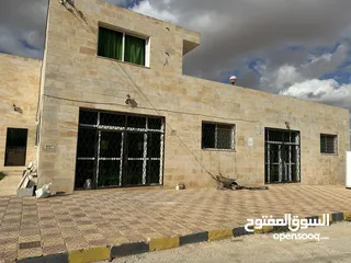  7 مجمع تجاري وطابق سكني  مساحة البناء الأرضي (المجمع) 400م مربع والطابق الأول (سكني) 150م مربع