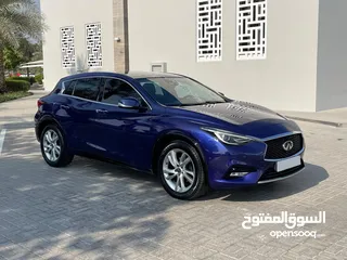  2 Infiniti Q30