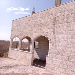  8 منزل عظم للبيع على مساحة أرض نصف دونم تقريبا  في رجم الشامي