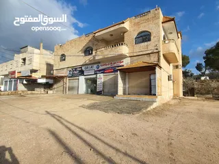  1 عمارة تجارية و سكنية  في جرش للبيع العمارة على شارعين    شارع رئيسي و شارع فرعي في منطقة حيوية