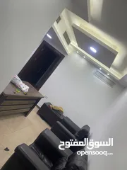  3 اثاث مكتبي للبيع مكتب مدير مع الملحقات و مكتب السكرتيرة وطقم كنب جلد وكرسي المدير وكراسي استقبال