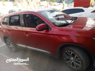  4 متسوبشي جيب اوتلاندر البيع