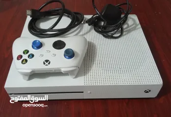  1 جهاز Xbox شبه الجديد 1000GB