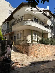  1 بيت مستقل في بتونيا مستقل مساحه داخلي 300متر مع حديقه مساحه الارض 650متر