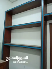  17 أثاث مكتبي بحالة ممتازة، مكتبة، كراسي، طاولات، مكاتب حائط، ريسبشين، رفوف،