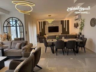  1 شقة بموقع مميز في عين منجد للبيع
