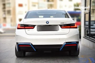  8 بي ام دبليو الفئة الثالثة i3 eDrive35L كهربائية بالكامل 2023 BMW i3 eDrive35L EV M Power Kit - Mid