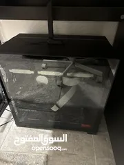  1 كمبيوتر pc من شركة روج جيتفورس واحد من اقوى اجهزة البي سي على الإطلاق ويشغل جميع الألعاب القوية.