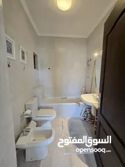  13 جبل عمان و محيط فندق ( الردز كارتن ) شقة فخمة للبيع 220 متر
