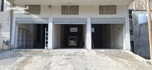  4 محلات للايجار في برقين شارع رئيسي