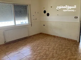  15 شقة فارغة - دير غبار - 3نوم 1ماستر - 200م - بلكونتين بإطلالــــه مميزة - قرب الخدمات - موقع هادئ