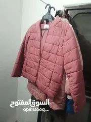  7 ملابس نسائية مستعملة وموجود عدة ماركات وعدة احجام