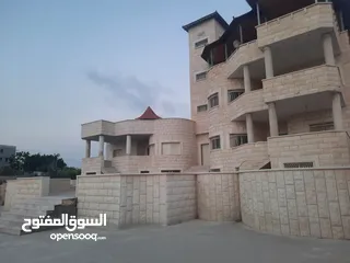  1 بيع ارض مع مزارع وع فبلا ججر