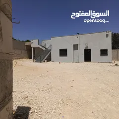  7 للبيع في عابود شاليه مساحة واسعة