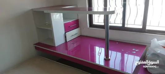  1 تخت مع مكتب عدد 2 مع فرشات