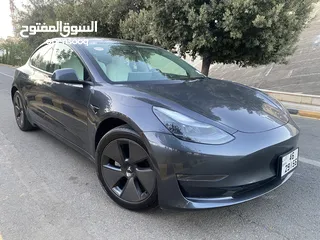  1 Tesla Model 3  موديل 2023 جمرك جديد  فحص أوتوسكور B+ بدفعة لا تقل عن 10 الاف دينار
