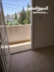  1 شقة للايجار جنوب ميدان الشهداء بسعر مغري