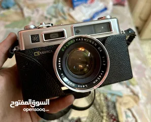  1 كاميرا Yashico Electro 35
