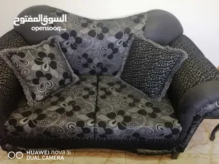  5 غرفه ضيوف 7 مقاعد بحاله جيده جدا مع الطاولات و البرداي للبيع