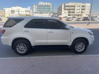  3 Toyota Fortuner 2007