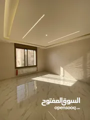  11 شقه 180م طابق أول بالقرب من الكلية العليمة الإسلامية منطقة الفلل