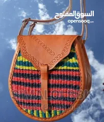  1 lady African hand bag