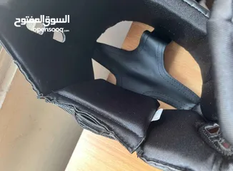  6 خوذة EVERLAST حماية رأس رياضيه للألعاب القتاليه اصليه ميه بالميه بحالة الوكاله فعليا وعلى الفحص