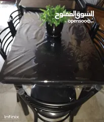  1 طاوله  كل كرسي خمسه اربع كراسي