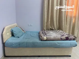  3 سرير راحة مستعمل وكنبة وسرير حديد