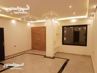  2 شقه فارغه للايجار في دابوق 200 م