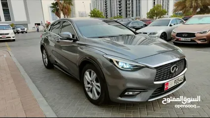  2 2017 Infiniti Q30