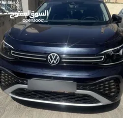  2 VOLKSWAGEN ID6 CROZZ