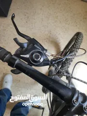  6 بسكليت (دراجه هوائيه) جنط 26 جبلي استعمال خفيف جدا مع هديه سكيت بورد صغير غير مستعمل ابدا