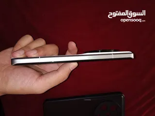  4 شاومي 13 ultra وكاله ولا شخط معاه كامل الاغراض والكرتونه  للبيع او للبدل