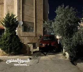  12 للبيع شقة طابق ارضي قرب دوار الدبابة مساحة 100+ترس وبلكونة