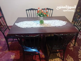  1 طاولة طعام مع كراسي