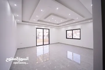  6 شقة طابق اول مساحة 200م في شفا بدران الكوم قرب سلاله مول