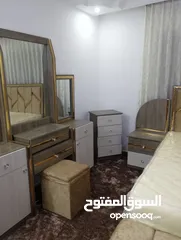  10 أثاث نظيف ( غرفة نوم ، غرفة جلوس ، غرفة ضيوف مع سفره ) شبه جديد