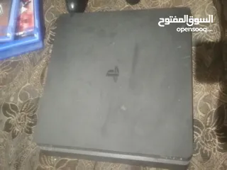  1 بلاستيشن 4 مع ايد و 7دسكات