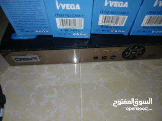  5 كاميرات مراقبة 2 ميجا مستعمل وحالة ممتازه ويوجد كاميرا بالكرتونه ومحولات بالكرتونه شغالات عالفحص