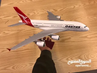  3 مجسمات طائرات كبيره الحجم للبيع