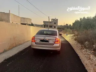  4 سكودا رابيد 2015