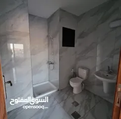  11 شقة سكنية للبيع مقابل ديوان الموظفين
