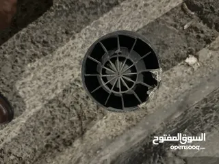  2 طابات هواء  + ماتور الهواء جيب شيروكي 2014